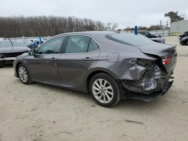 4T1C11AK1NU631609 2022 TOYOTA CAMRY - Image 2