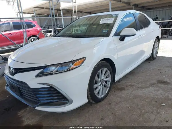 4T1C11AK1NU632257 2022 TOYOTA CAMRY - Image 2
