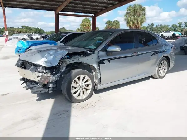 4T1C11AK1NU633473 2022 TOYOTA CAMRY - Image 2