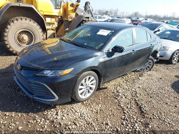 4T1C11AK1NU633523 2022 TOYOTA CAMRY - Image 2