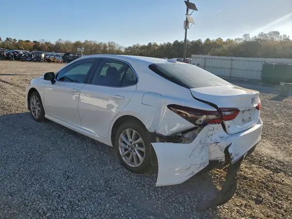 4T1C11AK1NU633909 2022 TOYOTA CAMRY - Image 2