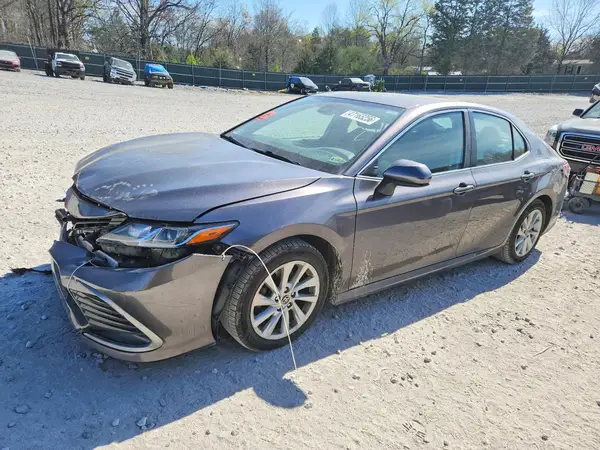 4T1C11AK1NU638673 2022 TOYOTA CAMRY - Image 1