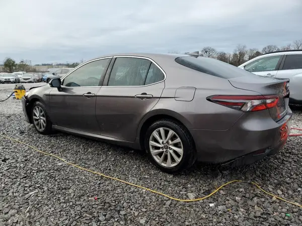 4T1C11AK1NU639354 2022 TOYOTA CAMRY - Image 2