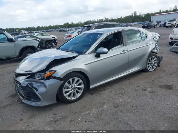 4T1C11AK1NU639693 2022 TOYOTA CAMRY - Image 2