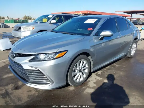4T1C11AK1NU641220 2022 TOYOTA CAMRY - Image 2