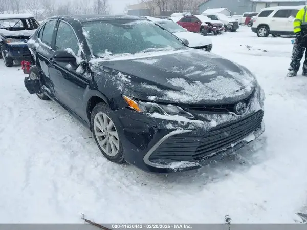 4T1C11AK1NU650824 2022 TOYOTA CAMRY - Image 1