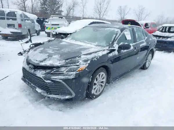 4T1C11AK1NU650824 2022 TOYOTA CAMRY - Image 2