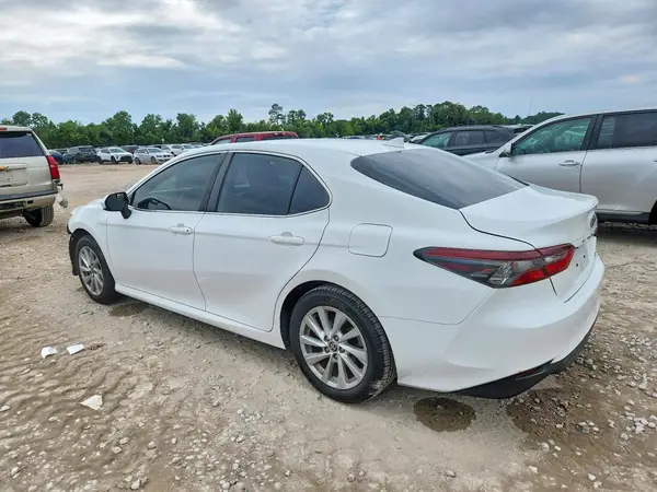 4T1C11AK1NU651195 2022 TOYOTA CAMRY - Image 2