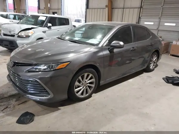 4T1C11AK1NU654758 2022 TOYOTA CAMRY - Image 2