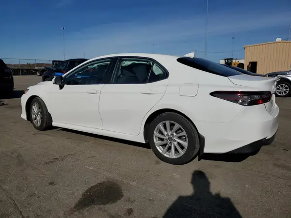 4T1C11AK1NU655487 2022 TOYOTA CAMRY - Image 2