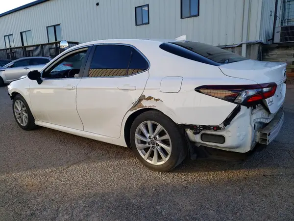 4T1C11AK1NU657904 2022 TOYOTA CAMRY - Image 2