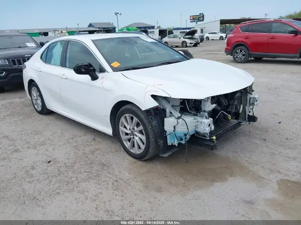 4T1C11AK1NU665694 2022 TOYOTA CAMRY - Image 1