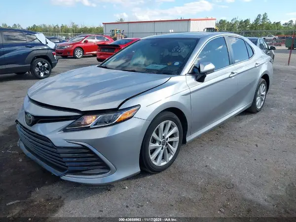 4T1C11AK1NU668272 2022 TOYOTA CAMRY - Image 2