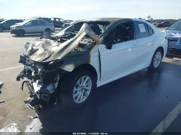 4T1C11AK1NU668725 2022 TOYOTA CAMRY - Image 2