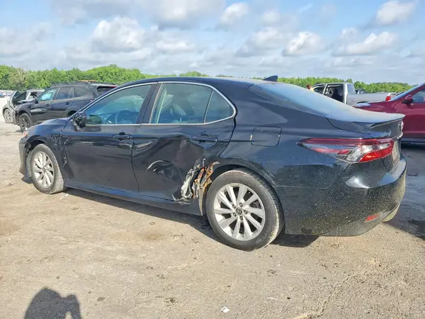 4T1C11AK1NU670121 2022 TOYOTA CAMRY - Image 2