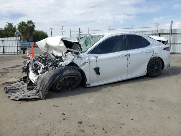 4T1C11AK1NU671849 2022 TOYOTA CAMRY - Image 1