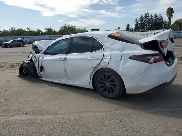 4T1C11AK1NU671849 2022 TOYOTA CAMRY - Image 2