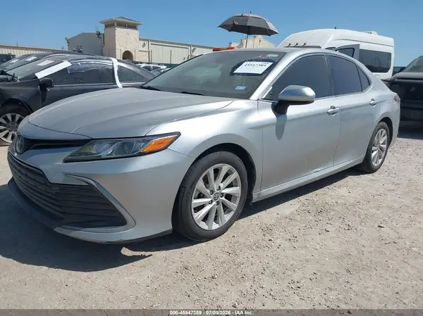 4T1C11AK1NU672077 2022 TOYOTA CAMRY - Image 2