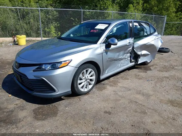 4T1C11AK1NU684357 2022 TOYOTA CAMRY - Image 2