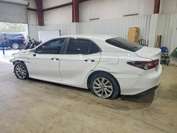 4T1C11AK1NU684472 2022 TOYOTA CAMRY - Image 2