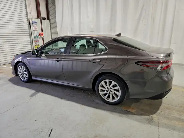 4T1C11AK1NU685279 2022 TOYOTA CAMRY - Image 2