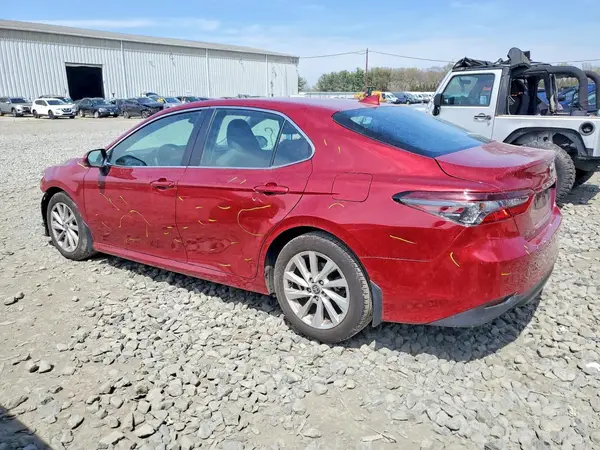 4T1C11AK1NU691325 2022 TOYOTA CAMRY - Image 2