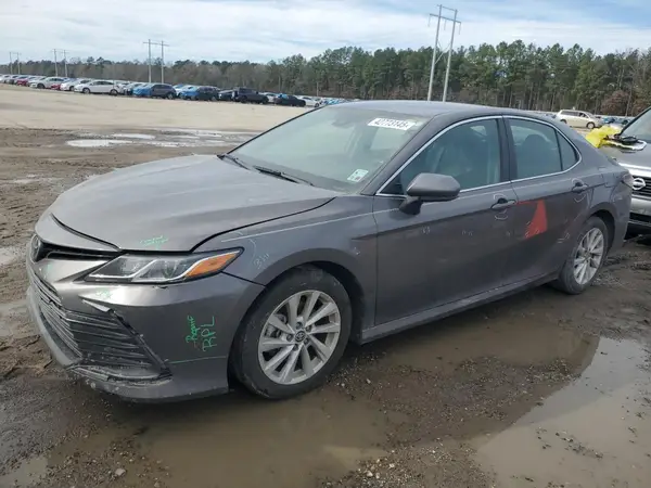4T1C11AK1NU692300 2022 TOYOTA CAMRY - Image 1