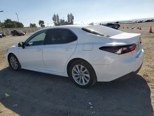 4T1C11AK1NU692748 2022 TOYOTA CAMRY - Image 2