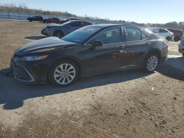 4T1C11AK1NU694645 2022 TOYOTA CAMRY - Image 1