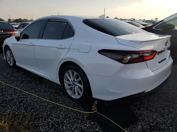 4T1C11AK1NU696282 2022 TOYOTA CAMRY - Image 2