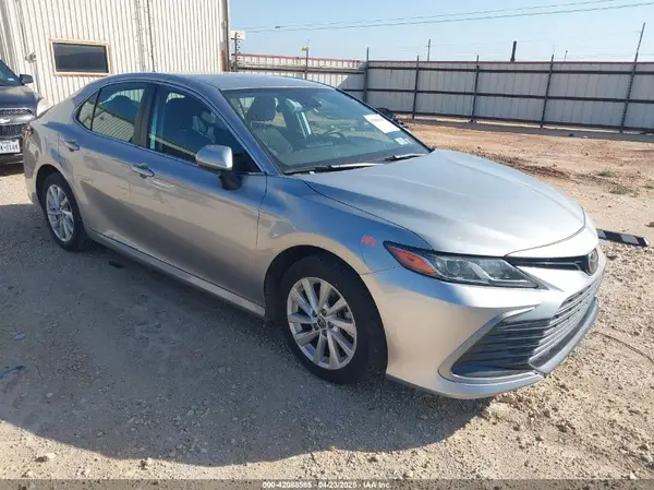 4T1C11AK1NU697349 2022 TOYOTA CAMRY - Image 1