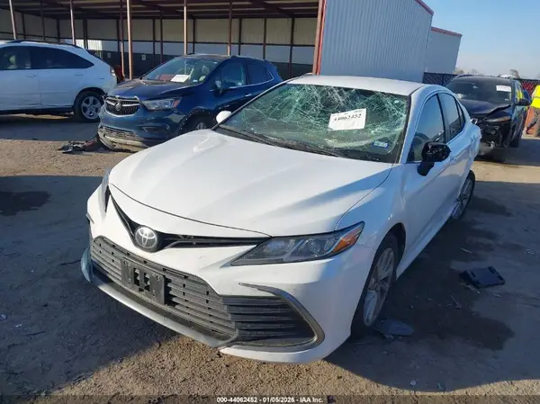 4T1C11AK1NU698551 2022 TOYOTA CAMRY - Image 2