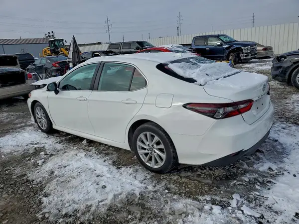 4T1C11AK1NU699490 2022 TOYOTA CAMRY - Image 2