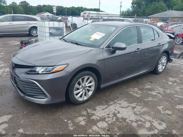 4T1C11AK1NU703747 2022 TOYOTA CAMRY - Image 2