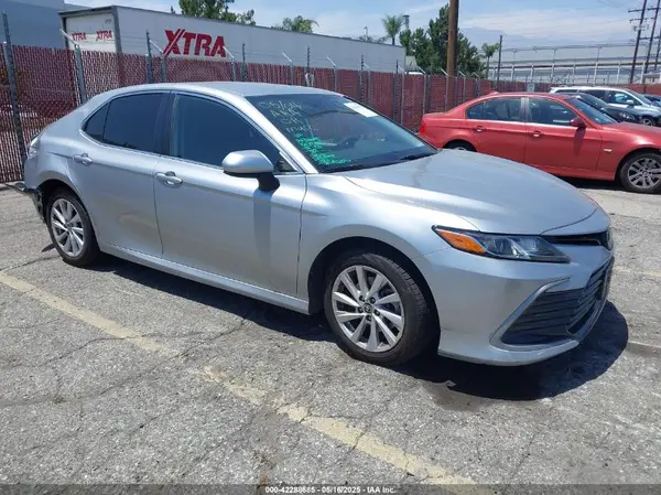 4T1C11AK1NU707569 2022 TOYOTA CAMRY - Image 1