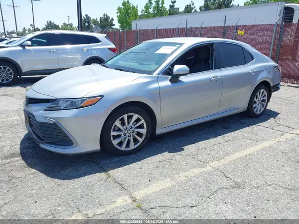 4T1C11AK1NU707569 2022 TOYOTA CAMRY - Image 2