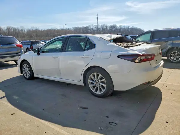 4T1C11AK1NU712142 2022 TOYOTA CAMRY - Image 2