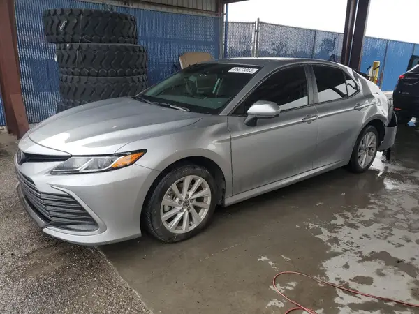 4T1C11AK1NU717194 2022 TOYOTA CAMRY - Image 1