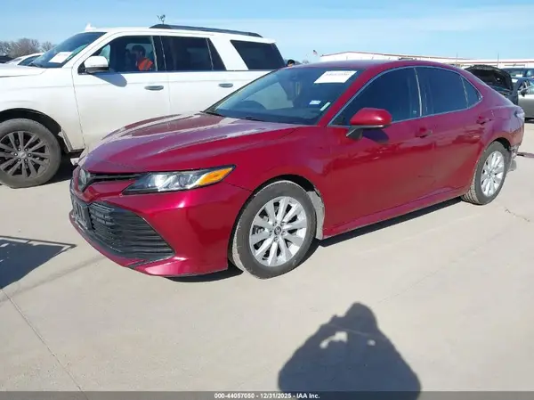 4T1C11AK2LU332658 2020 TOYOTA CAMRY - Image 2