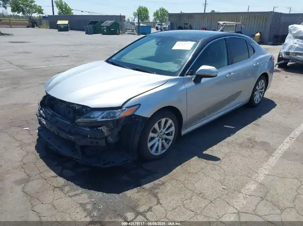 4T1C11AK2LU365563 2020 TOYOTA CAMRY - Image 2