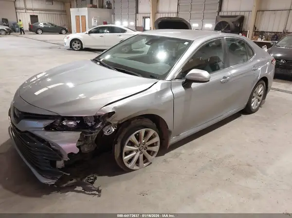 4T1C11AK2LU877856 2020 TOYOTA CAMRY - Image 2