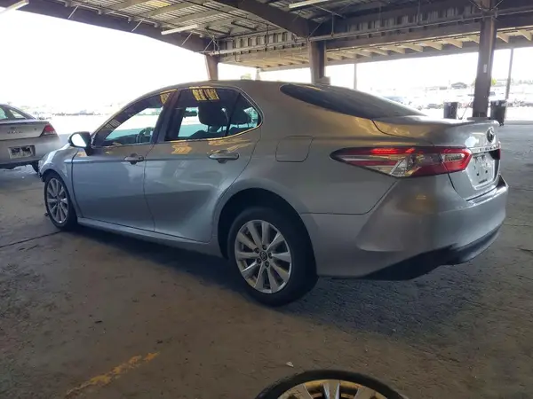 4T1C11AK2LU893457 2020 TOYOTA CAMRY - Image 2