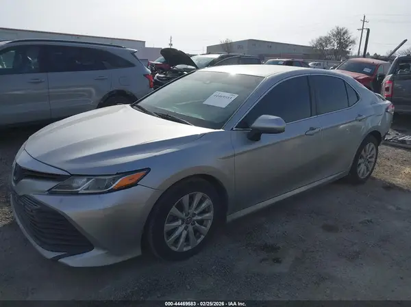 4T1C11AK2LU915828 2020 TOYOTA CAMRY - Image 2