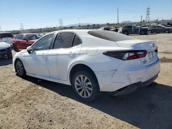 4T1C11AK2MU410096 2021 TOYOTA CAMRY - Image 2