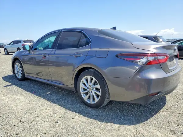 4T1C11AK2MU428890 2021 TOYOTA CAMRY - Image 2