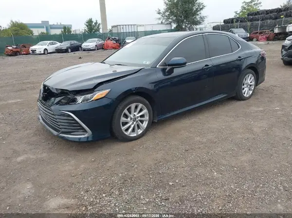 4T1C11AK2MU438142 2021 TOYOTA CAMRY - Image 2