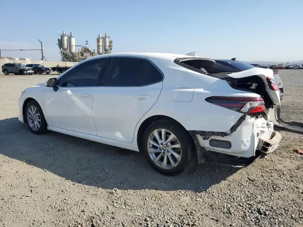 4T1C11AK2MU438819 2021 TOYOTA CAMRY - Image 2