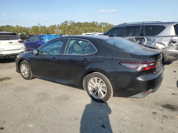 4T1C11AK2MU439033 2021 TOYOTA CAMRY - Image 2