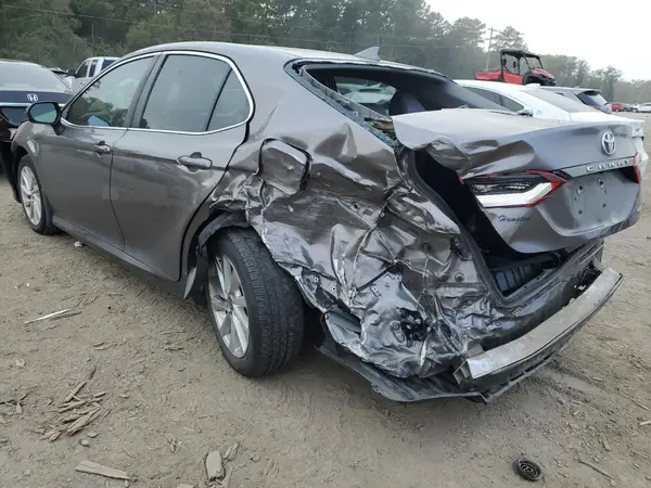 4T1C11AK2MU447035 2021 TOYOTA CAMRY - Image 2