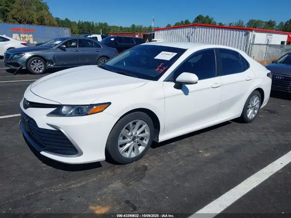 4T1C11AK2MU452929 2021 TOYOTA CAMRY - Image 2